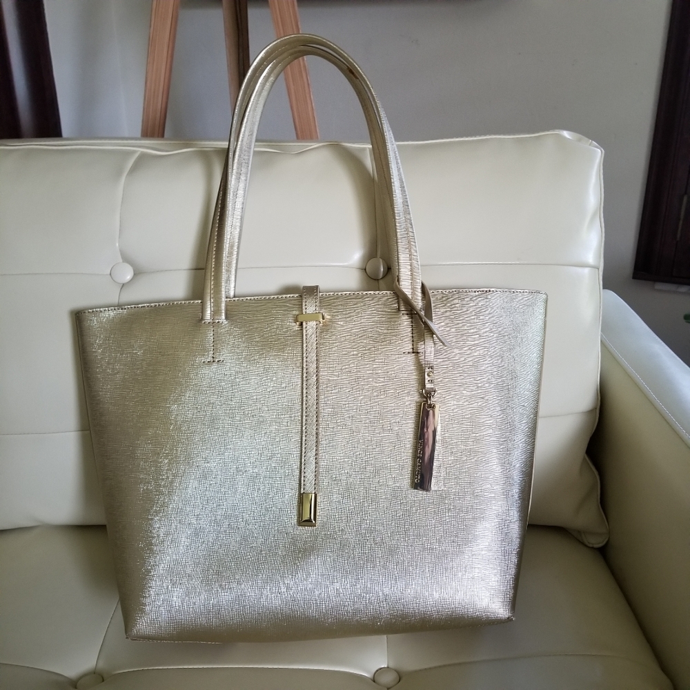 Lady handbag 15.5 inches wide, 10.5 inches deep